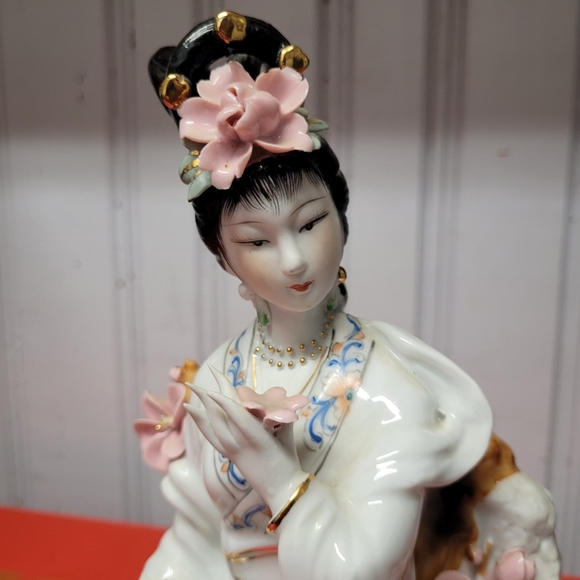 Japanese Porcelain statue - Picture 9 of 13